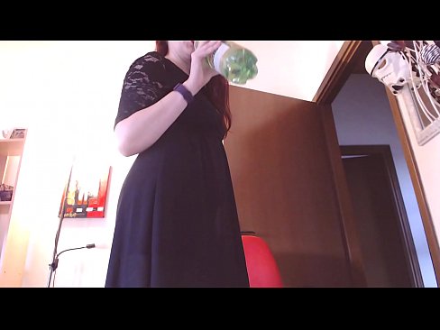 ❤️ Submisívna otrokyňa, ktorá miluje špinavé a šťavnaté nohavičky, je po zhliadnutí tohto videa nútená masturbovať! ❤ Sex video na nás ❌