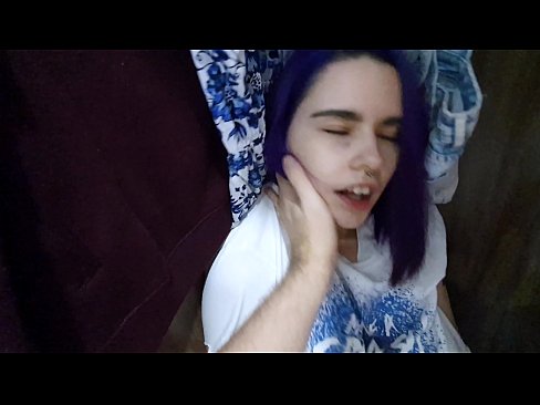 ❤️ Našiel som svoju sestru v skrini a pomohol som jej spraviť sa ❤ Sex video na nás ❌